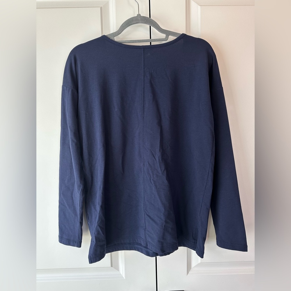 Lilly Pulitzer Women’s Luxletic Long Sleeve Shirt V Neck True Navy (Size S) - Picture 2 of 3